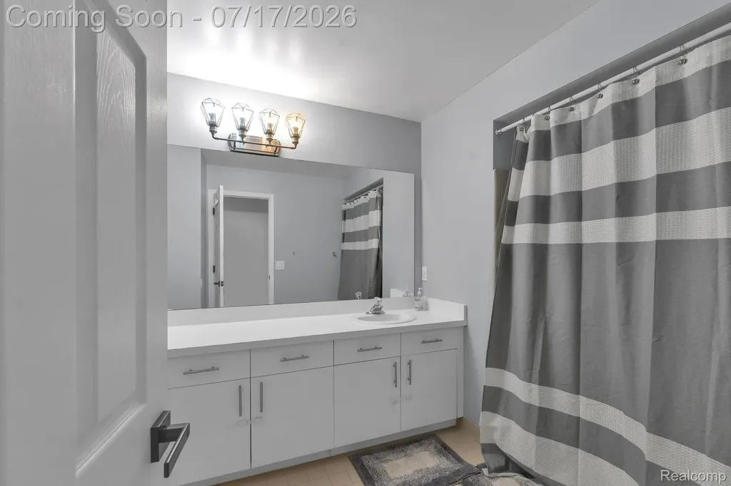 6081 Beachwood Drive West Bloomfield Charter Township MI 48324