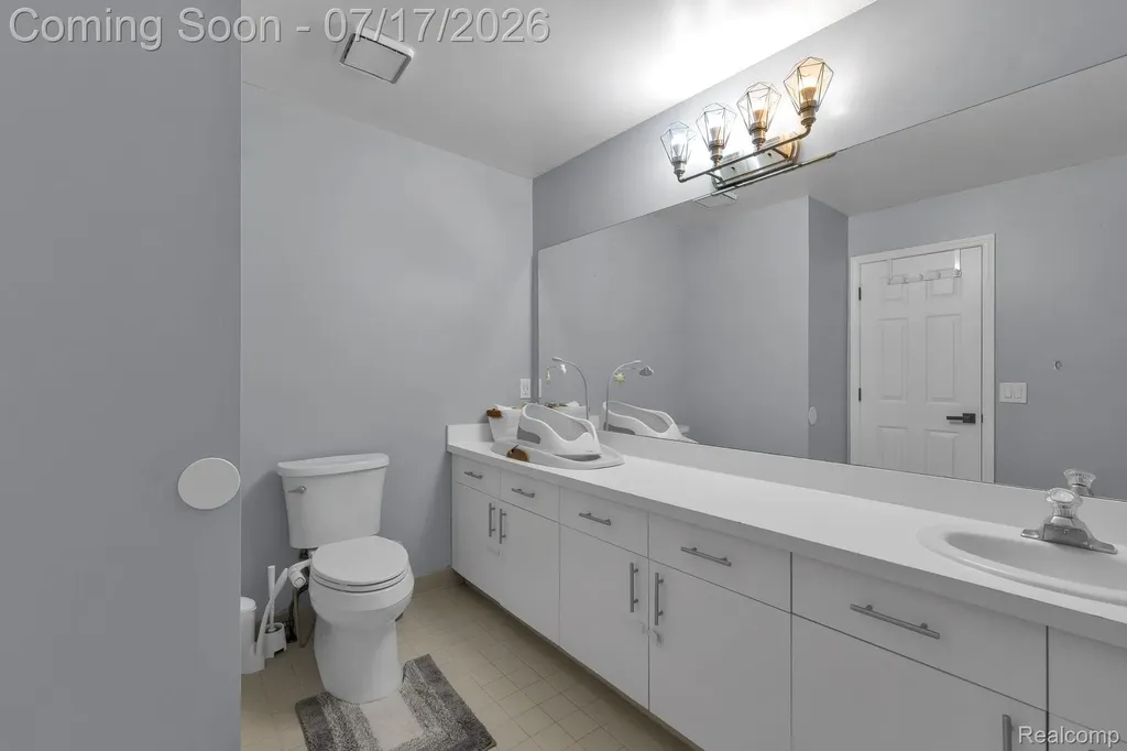 6081 Beachwood Drive West Bloomfield Charter Township MI 48324