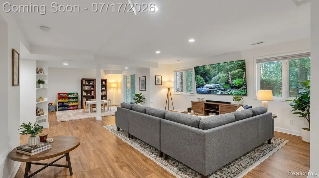6081 Beachwood Drive West Bloomfield Charter Township MI 48324
