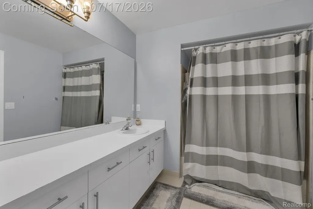 6081 Beachwood Drive West Bloomfield Charter Township MI 48324