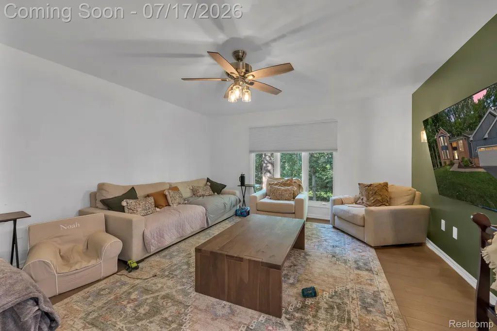 6081 Beachwood Drive West Bloomfield Charter Township MI 48324