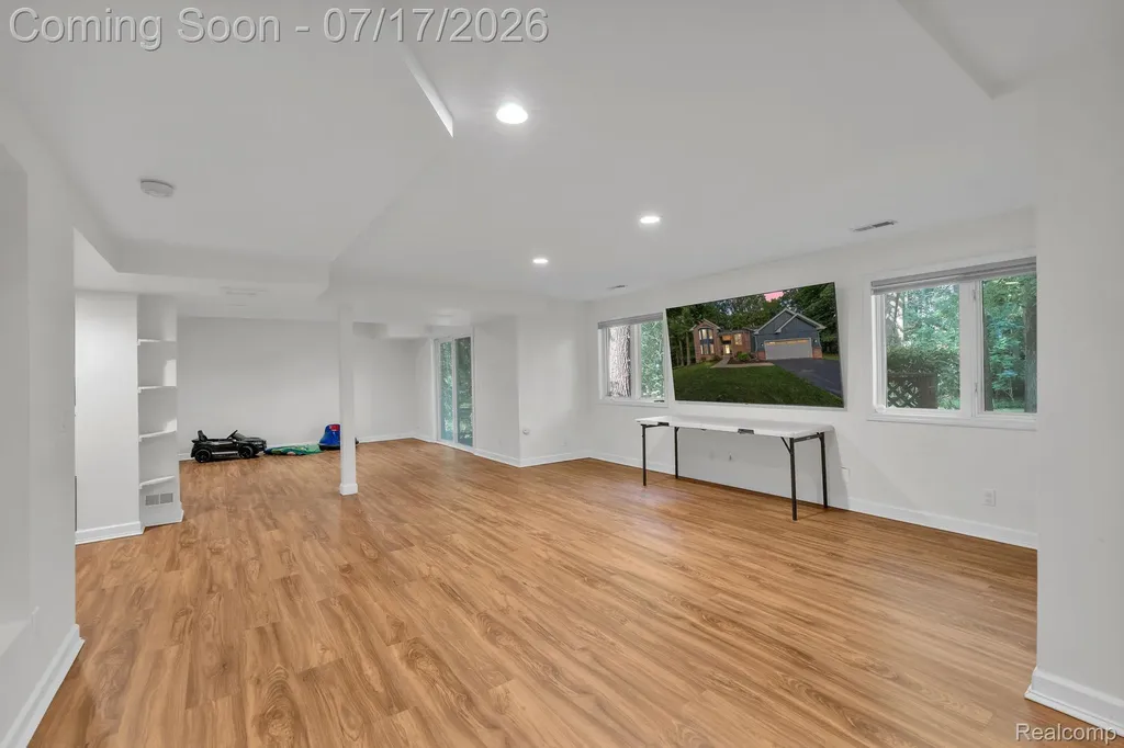 6081 Beachwood Drive West Bloomfield Charter Township MI 48324