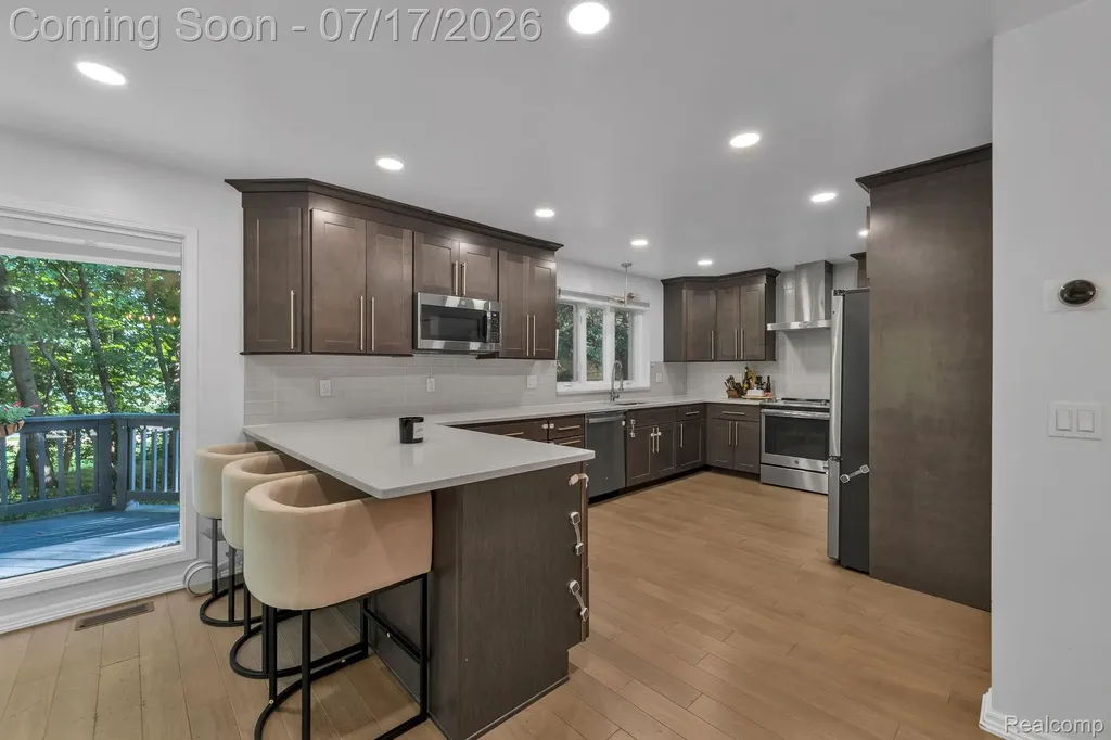 6081 Beachwood Drive West Bloomfield Charter Township MI 48324