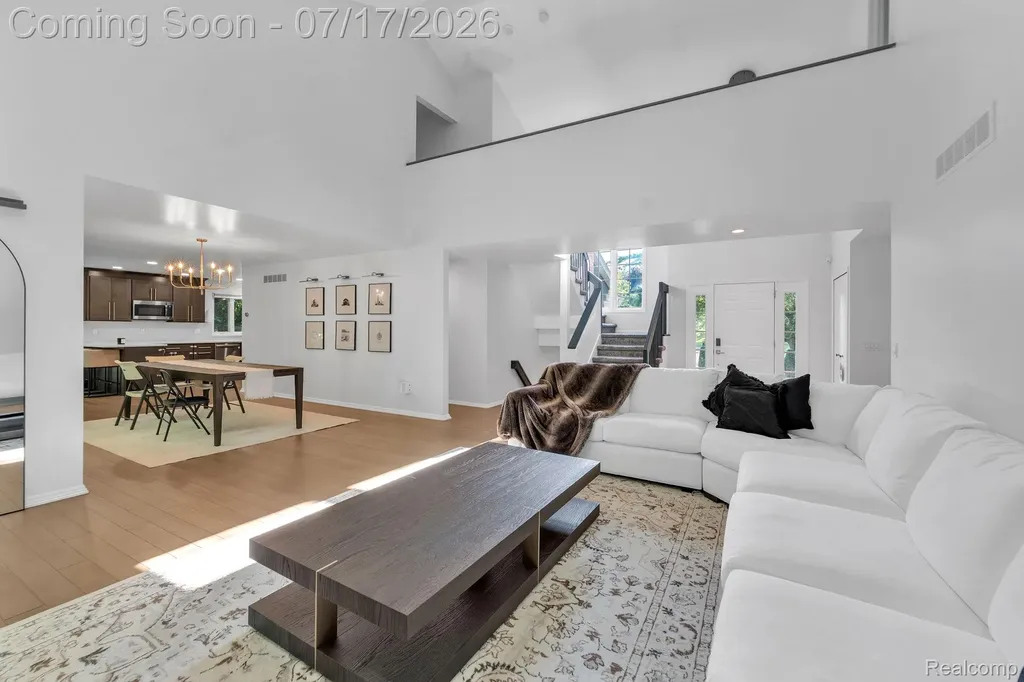 6081 Beachwood Drive West Bloomfield Charter Township MI 48324