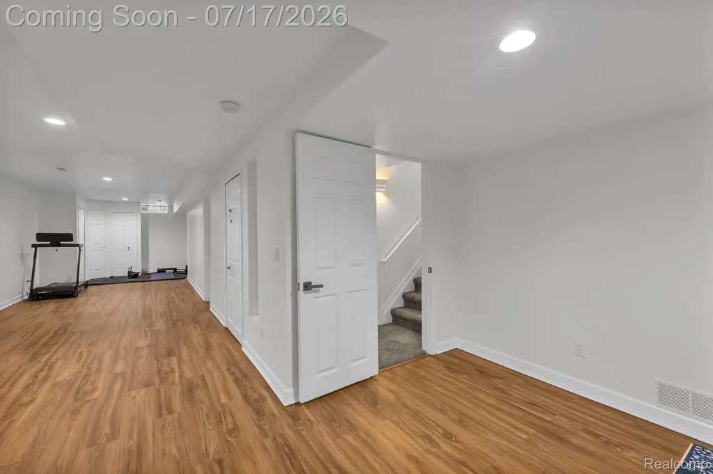 6081 Beachwood Drive West Bloomfield Charter Township MI 48324