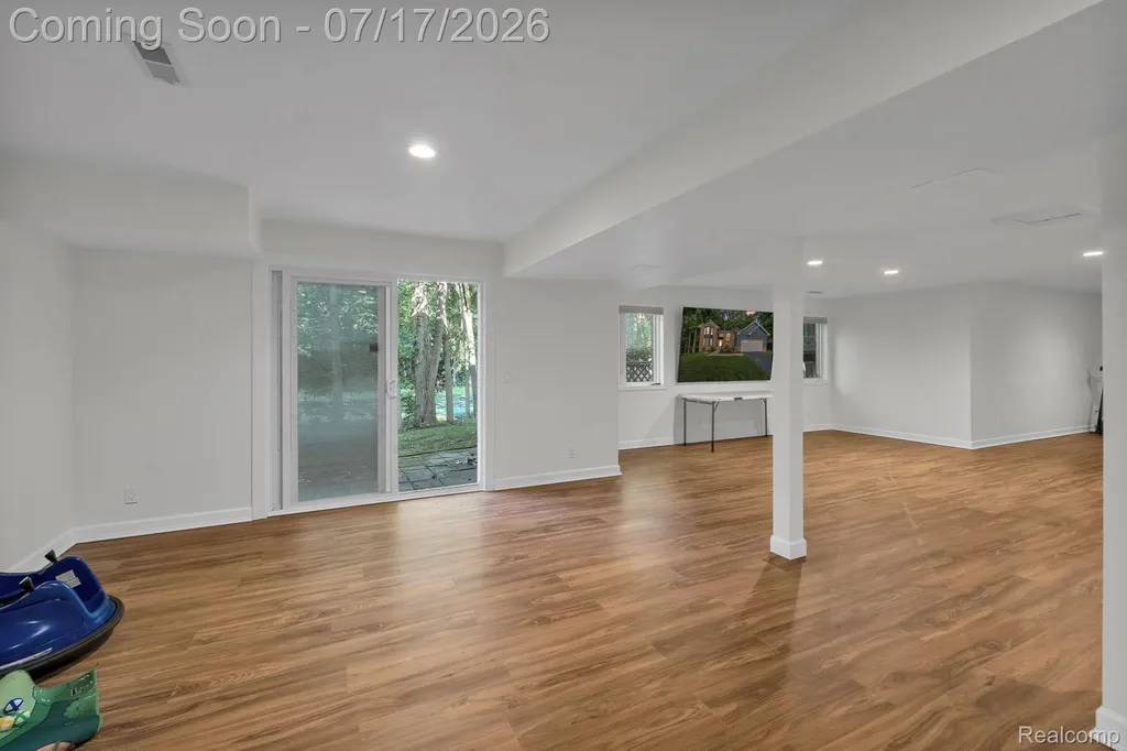 6081 Beachwood Drive West Bloomfield Charter Township MI 48324