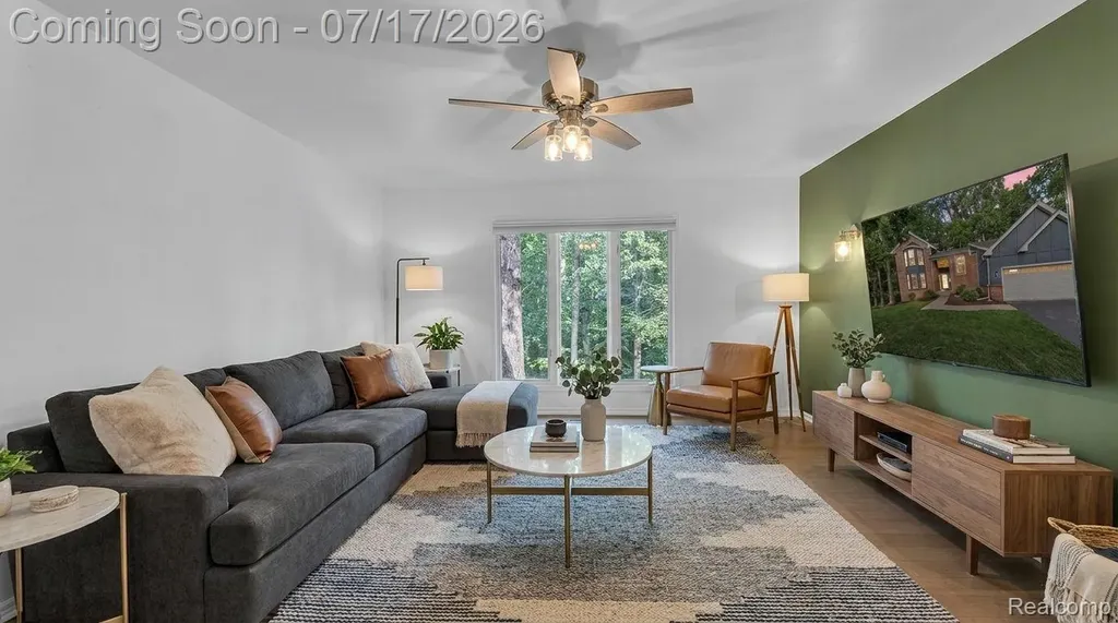 6081 Beachwood Drive West Bloomfield Charter Township MI 48324