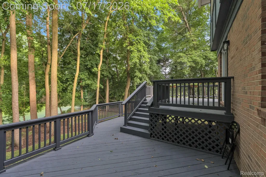 6081 Beachwood Drive West Bloomfield Charter Township MI 48324
