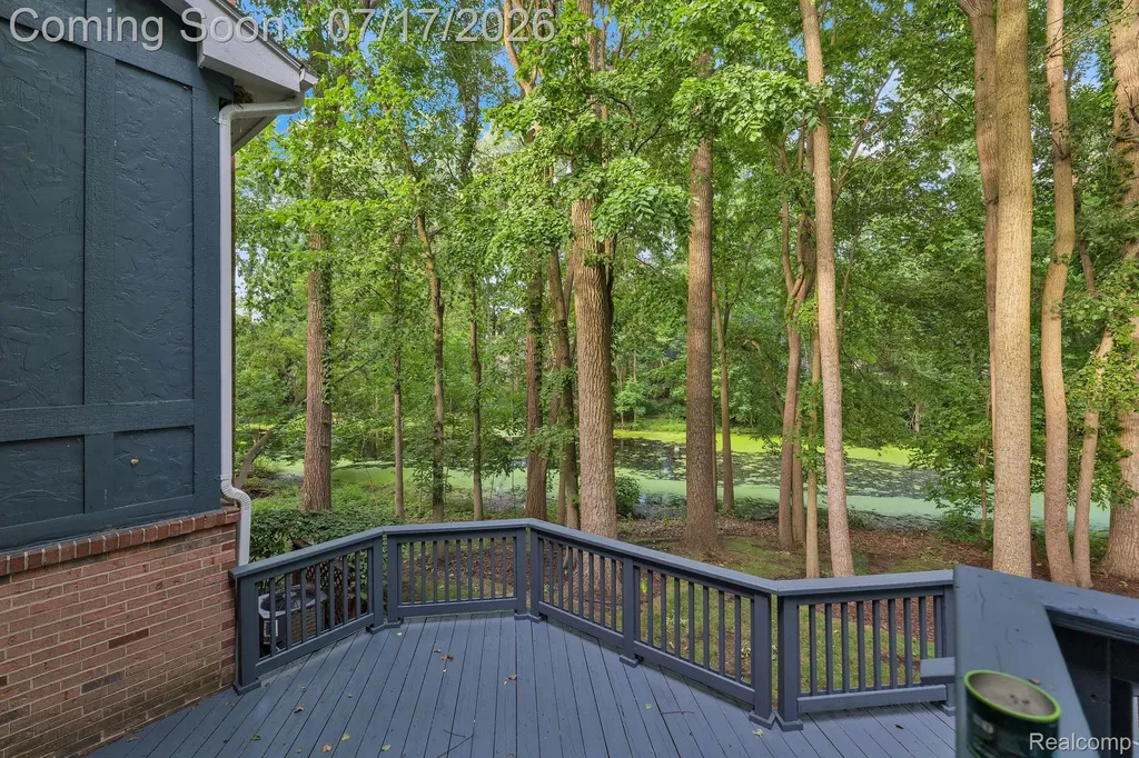 6081 Beachwood Drive West Bloomfield Charter Township MI 48324