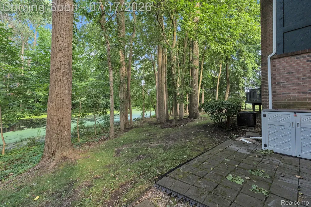 6081 Beachwood Drive West Bloomfield Charter Township MI 48324
