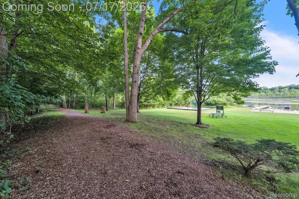 6081 Beachwood Drive West Bloomfield Charter Township MI 48324
