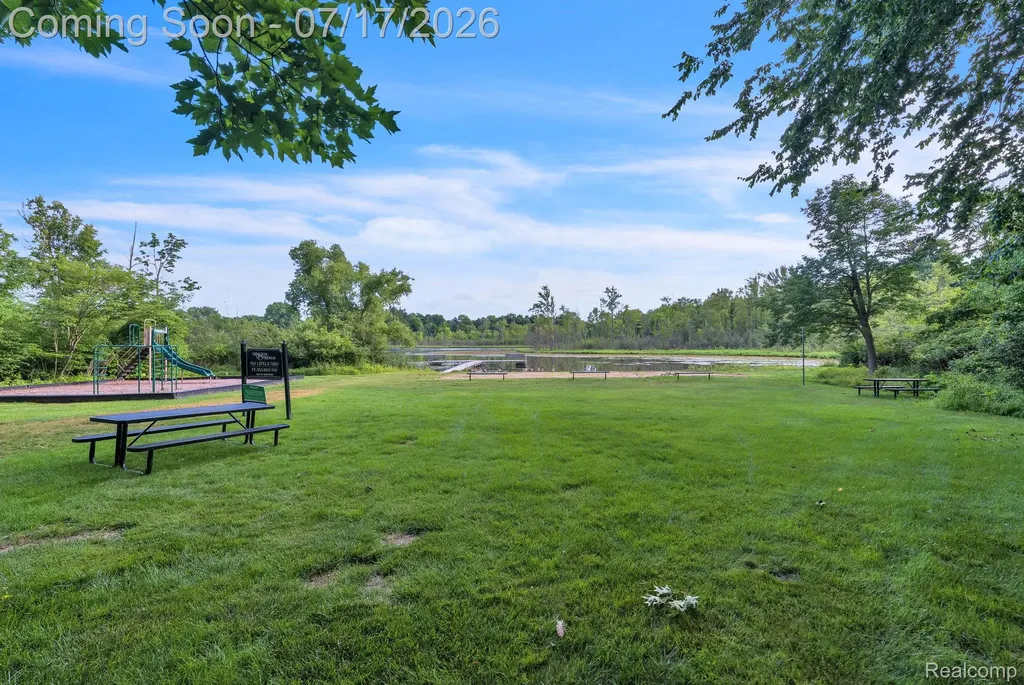 6081 Beachwood Drive West Bloomfield Charter Township MI 48324