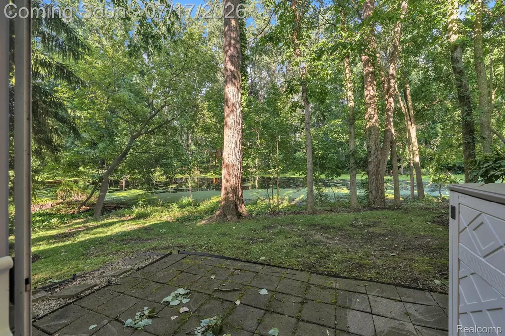 6081 Beachwood Drive West Bloomfield Charter Township MI 48324