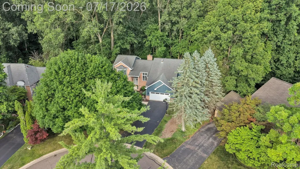6081 Beachwood Drive West Bloomfield Charter Township MI 48324