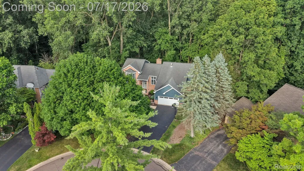6081 Beachwood Drive West Bloomfield Charter Township MI 48324