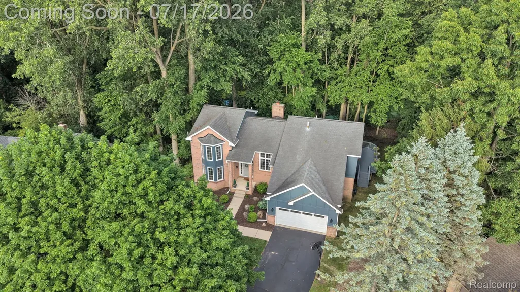 6081 Beachwood Drive West Bloomfield Charter Township MI 48324