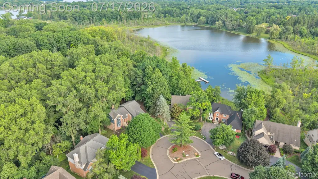 6081 Beachwood Drive West Bloomfield Charter Township MI 48324