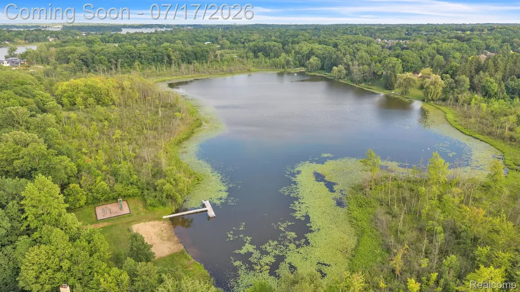 6081 Beachwood Drive West Bloomfield Charter Township MI 48324