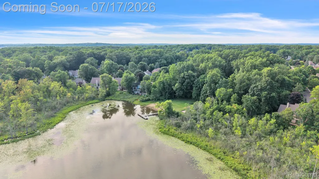 6081 Beachwood Drive West Bloomfield Charter Township MI 48324