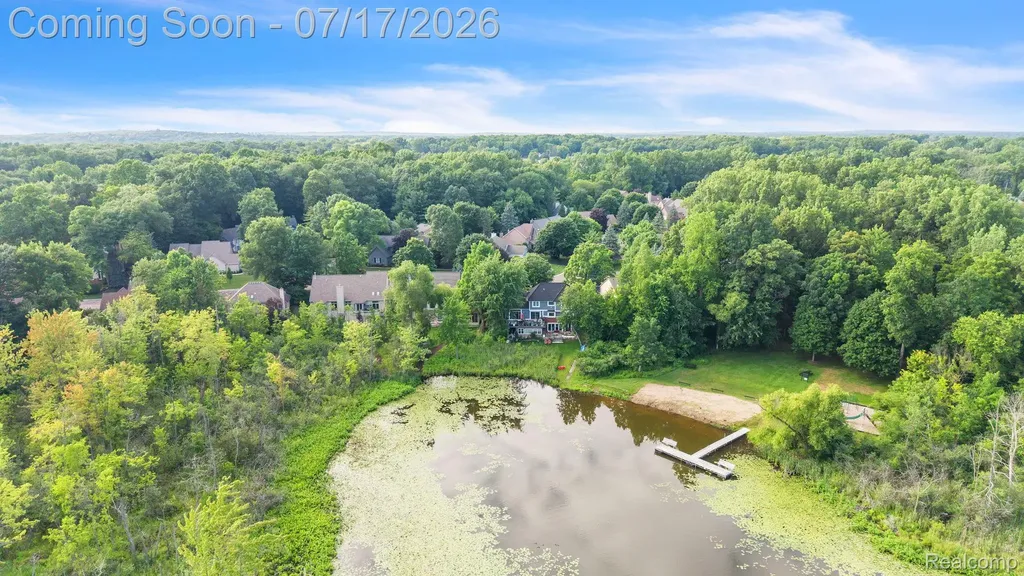 6081 Beachwood Drive West Bloomfield Charter Township MI 48324