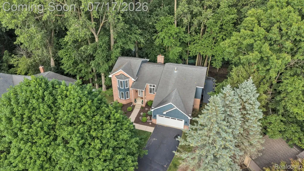 6081 Beachwood Drive West Bloomfield Charter Township MI 48324