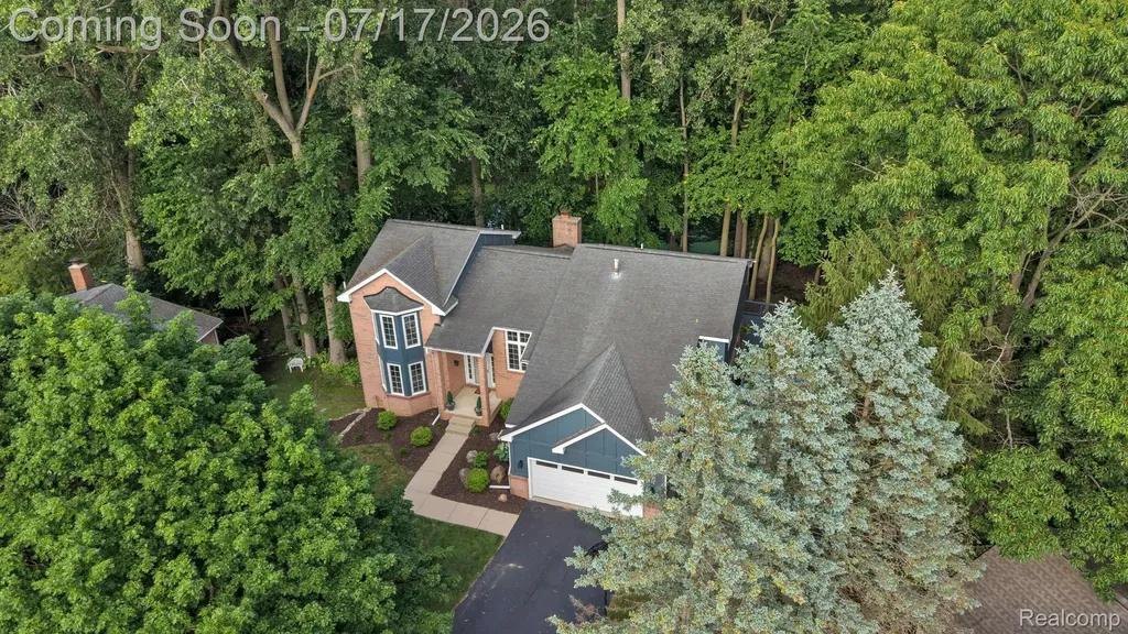 6081 Beachwood Drive West Bloomfield Charter Township MI 48324