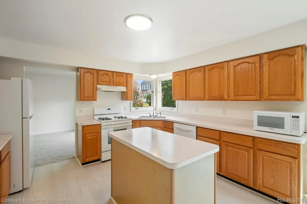 45846 Rockledge Drive Plymouth Charter Township MI 48170