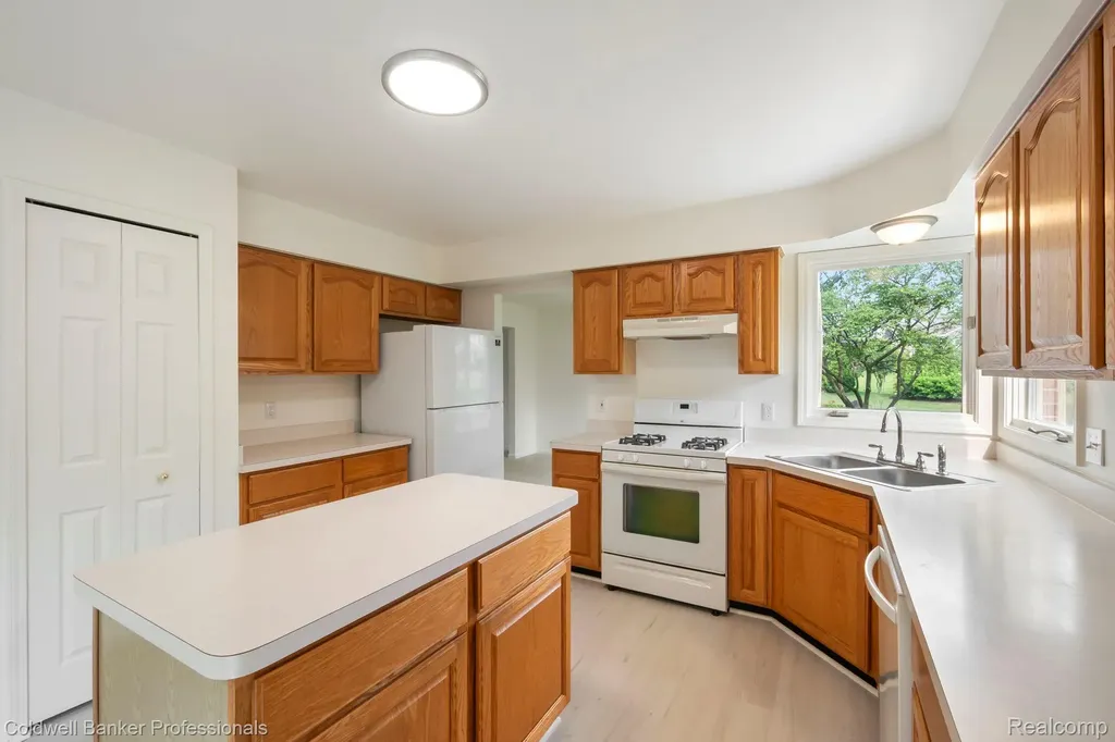45846 Rockledge Drive Plymouth Charter Township MI 48170