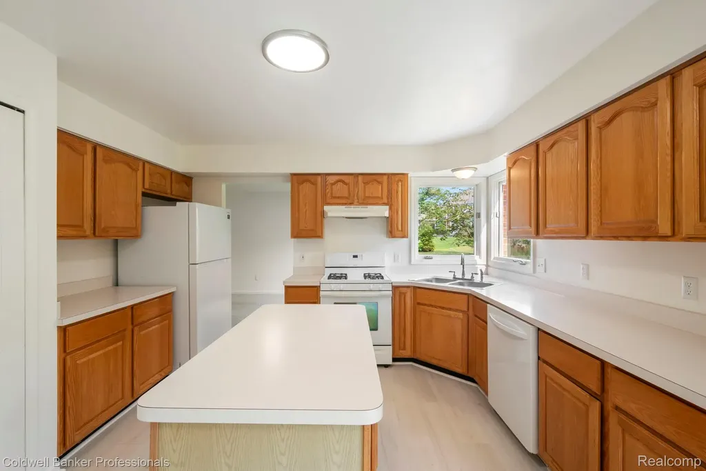 45846 Rockledge Drive Plymouth Charter Township MI 48170