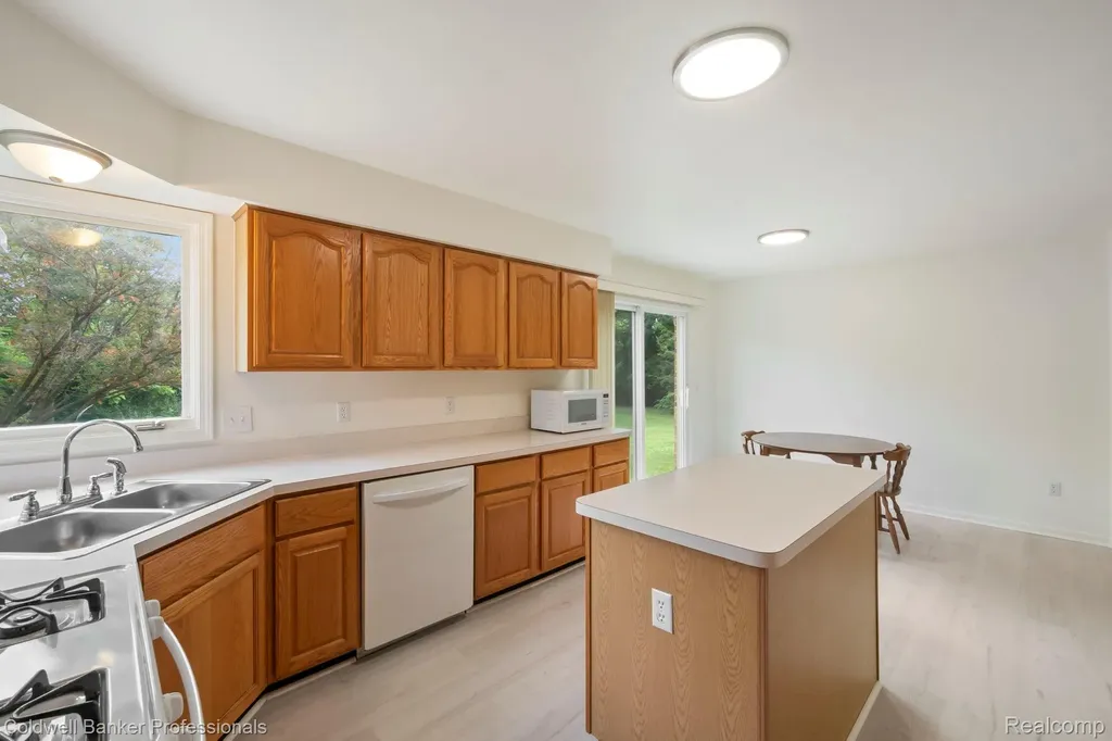 45846 Rockledge Drive Plymouth Charter Township MI 48170
