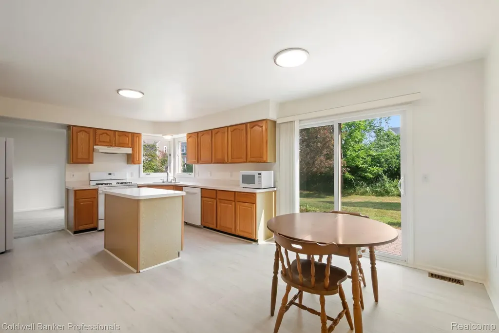 45846 Rockledge Drive Plymouth Charter Township MI 48170