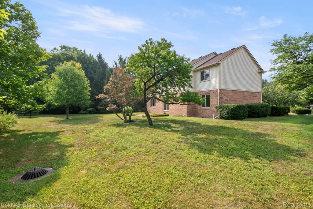 45846 Rockledge Drive Plymouth Charter Township MI 48170