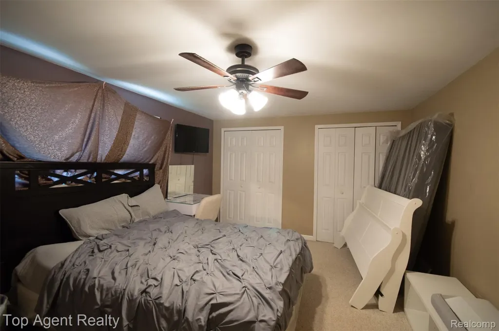 36218 Paddock Drive Clinton Charter Township MI 48035