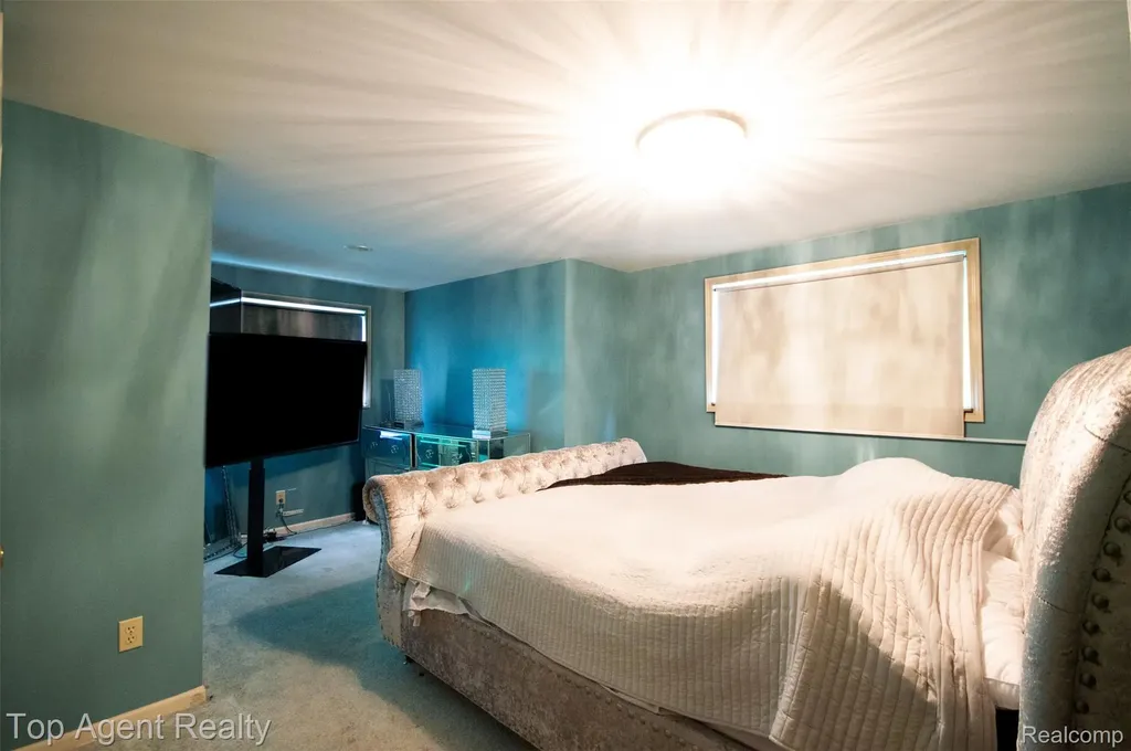 36218 Paddock Drive Clinton Charter Township MI 48035