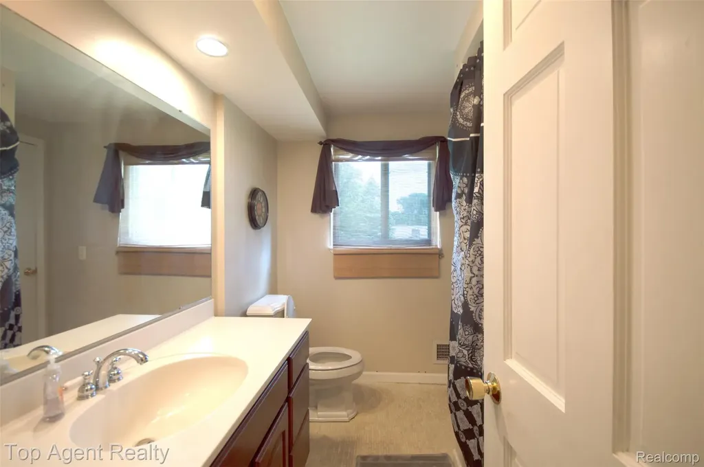 36218 Paddock Drive Clinton Charter Township MI 48035