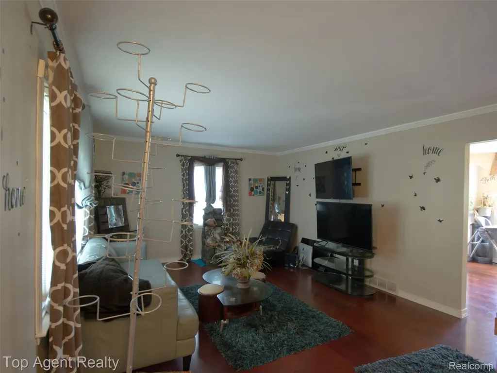 36218 Paddock Drive Clinton Charter Township MI 48035
