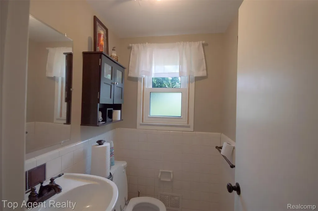 36218 Paddock Drive Clinton Charter Township MI 48035