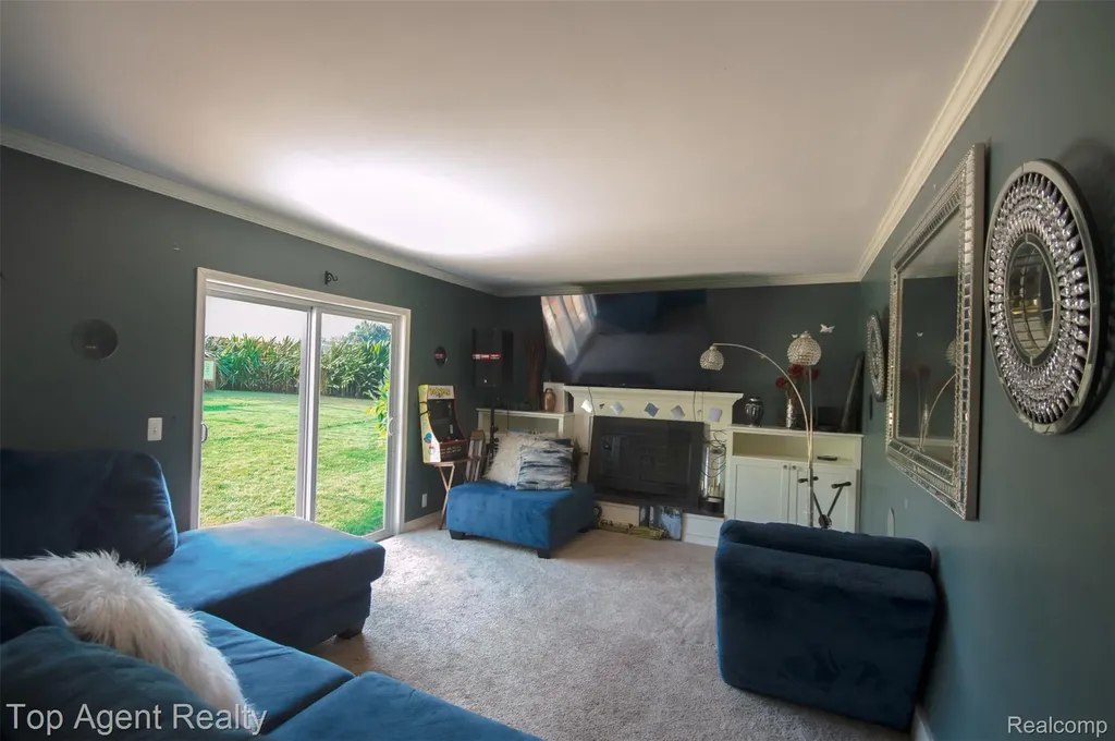 36218 Paddock Drive Clinton Charter Township MI 48035