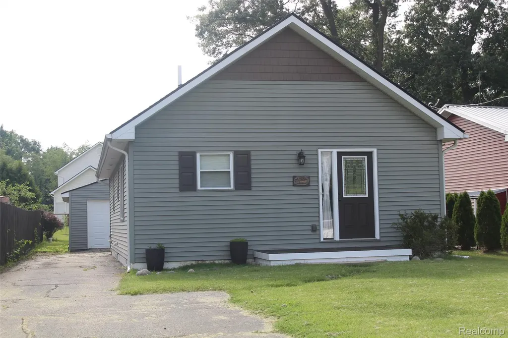 5735 Lake Grove Drive White Lake Charter Township MI 48383