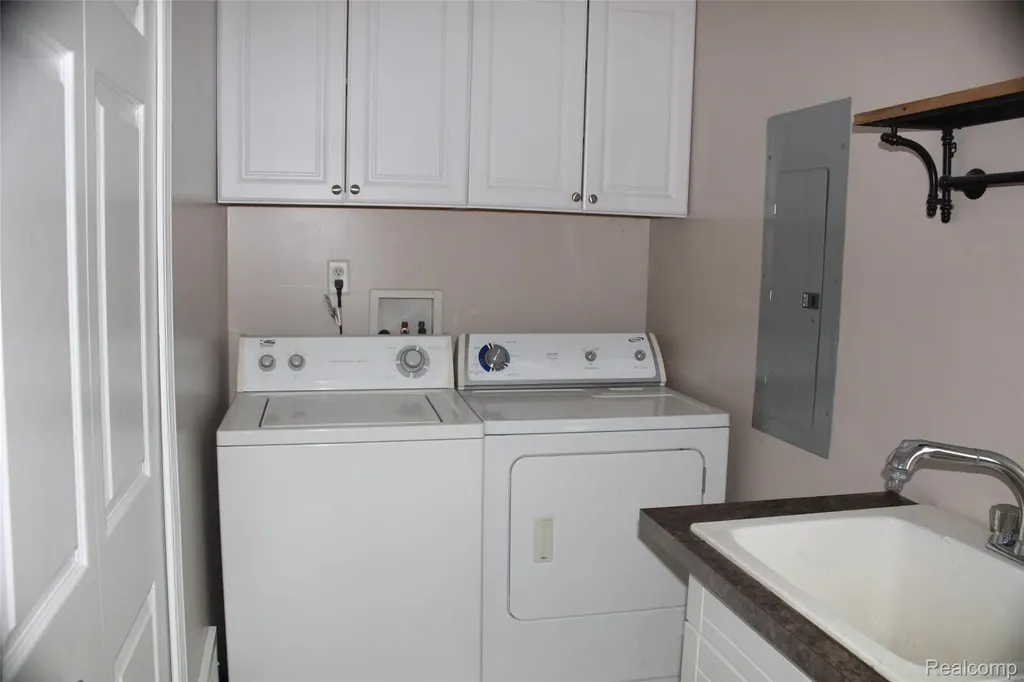 5735 Lake Grove Drive White Lake Charter Township MI 48383