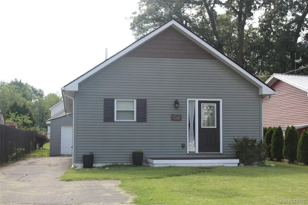5735 Lake Grove Drive White Lake Charter Township MI 48383