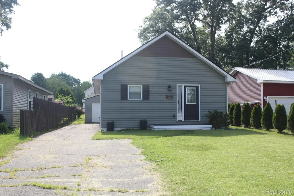 5735 Lake Grove Drive White Lake Charter Township MI 48383