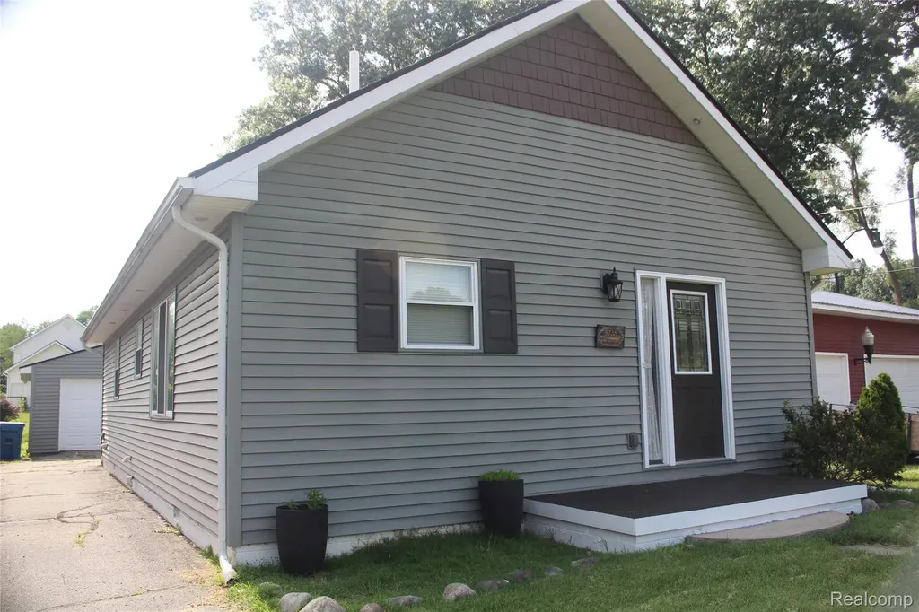 5735 Lake Grove Drive White Lake Charter Township MI 48383