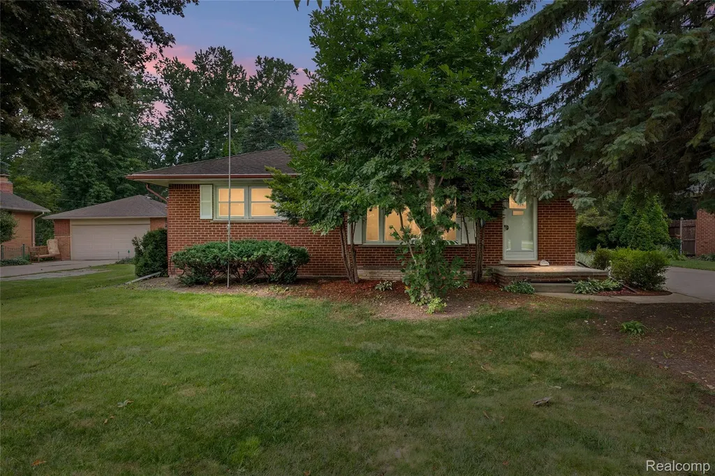 20432 Meridian Road Grosse Ile Township MI 48138