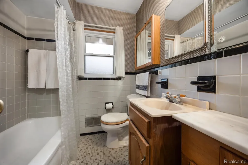 20432 Meridian Road Grosse Ile Township MI 48138