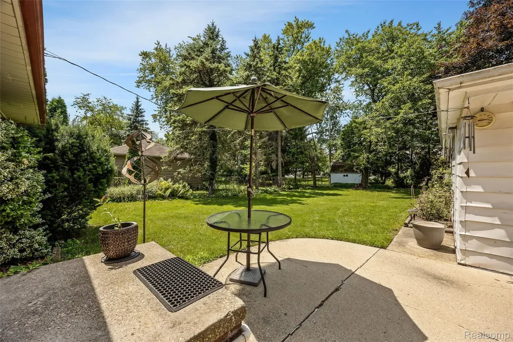 20432 Meridian Road Grosse Ile Township MI 48138