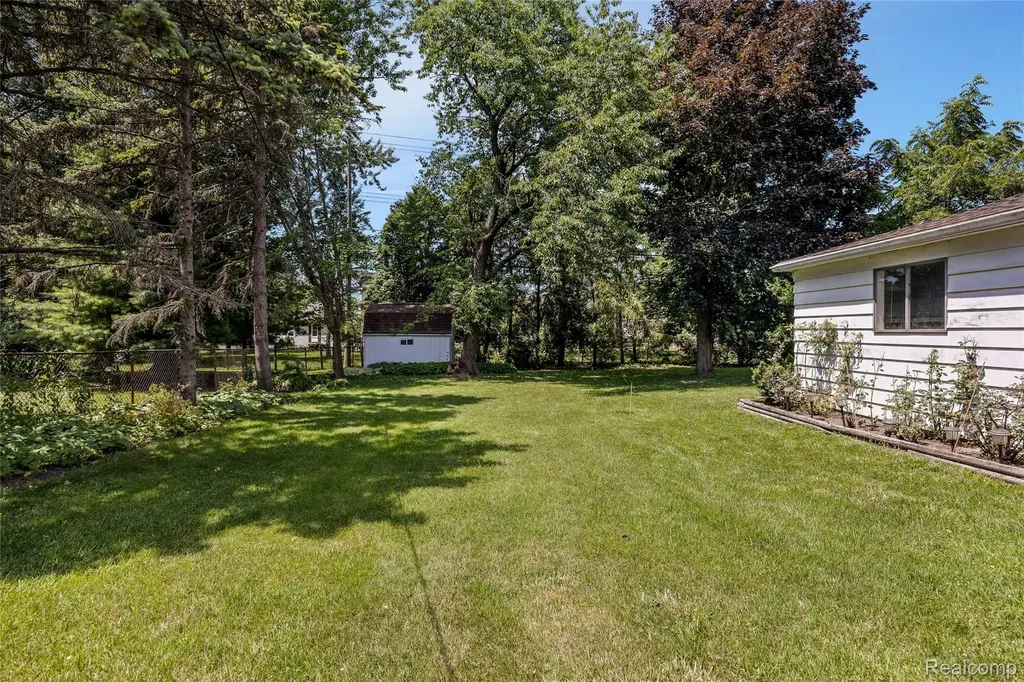 20432 Meridian Road Grosse Ile Township MI 48138