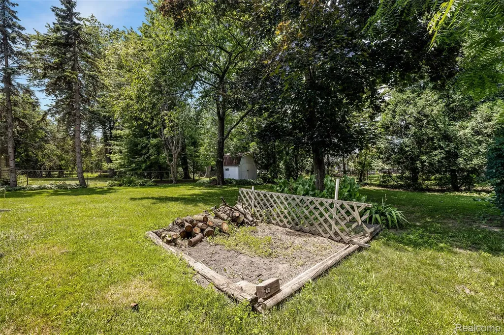 20432 Meridian Road Grosse Ile Township MI 48138