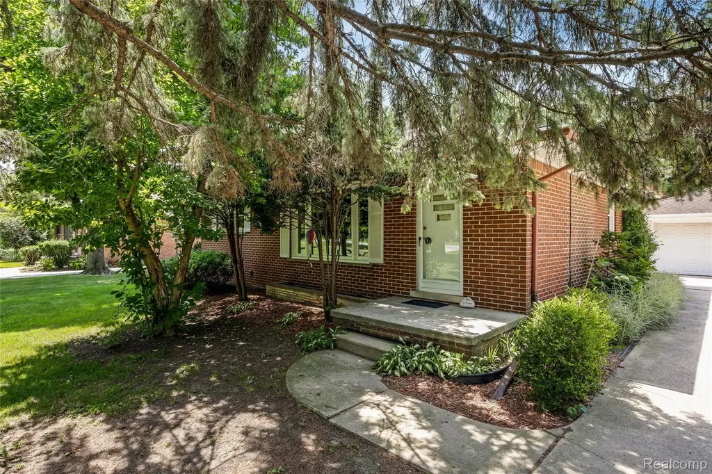20432 Meridian Road Grosse Ile Township MI 48138