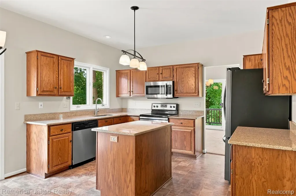 24597 Edgewood Drive Novi City MI 48374